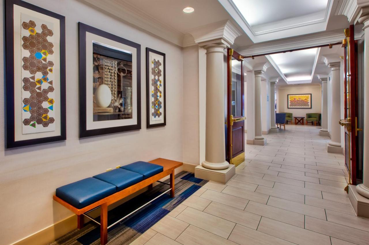 Holiday Inn Express Philadelphia-Midtown By Ihg Exterior photo