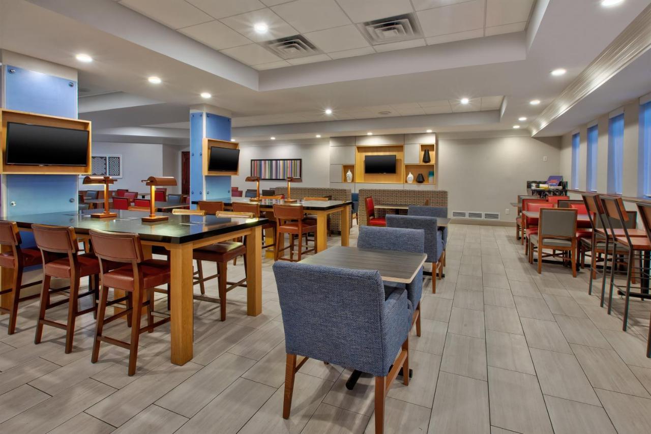 Holiday Inn Express Philadelphia-Midtown By Ihg Exterior photo